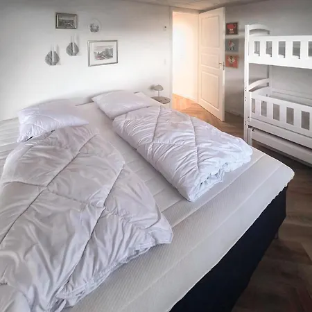 4 Bedroom Beautiful In *